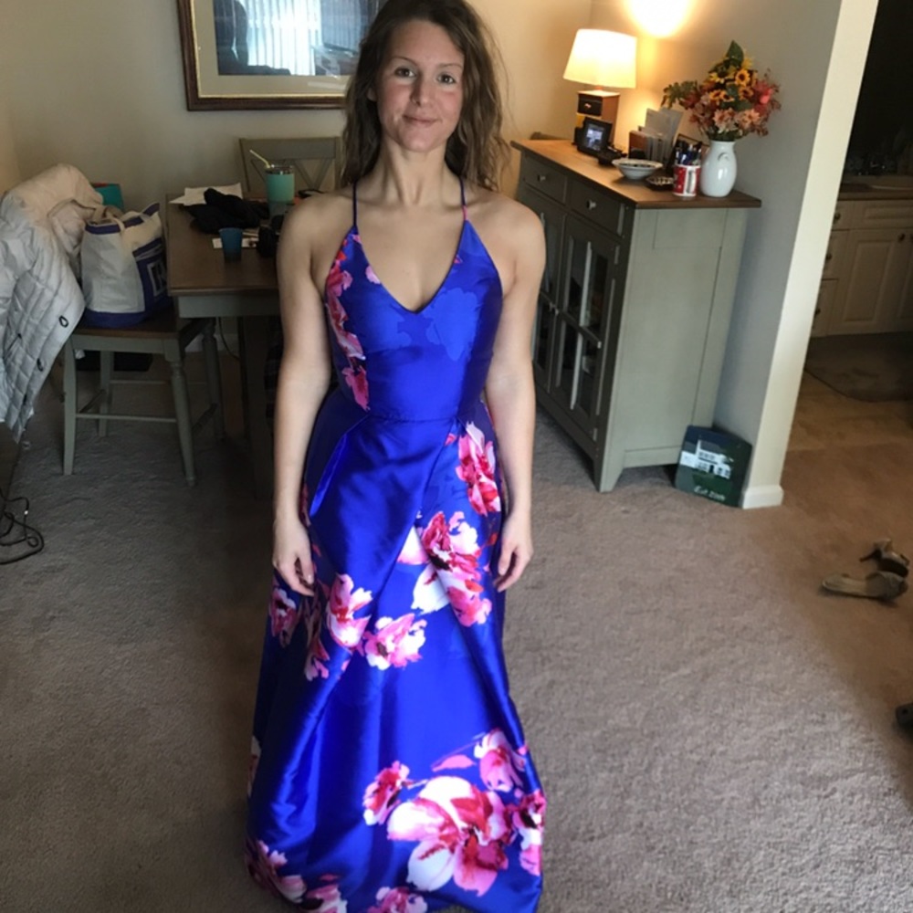 Floral strappy polyester dress with pockets!